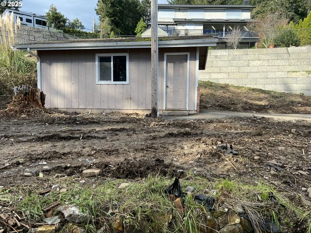 1032 MARINA HEIGHTS Rd, Brookings, OR 97415