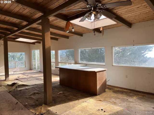 1032 MARINA HEIGHTS Rd, Brookings, OR 97415