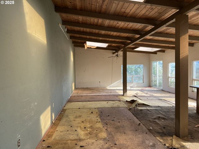 1032 MARINA HEIGHTS Rd, Brookings, OR 97415