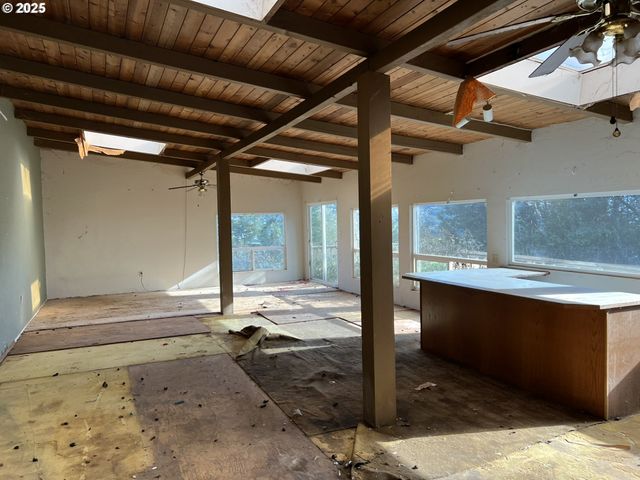 1032 MARINA HEIGHTS Rd, Brookings, OR 97415