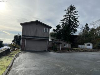 1032 MARINA HEIGHTS Rd, Brookings, OR 97415