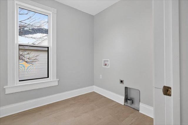 337 Almond Street, Waterloo, IA 50703