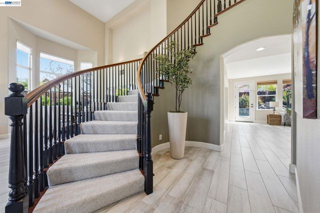 6031 Hedgecrest Cir, San Ramon, CA 94582