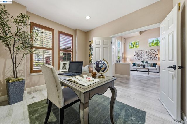 6031 Hedgecrest Cir, San Ramon, CA 94582