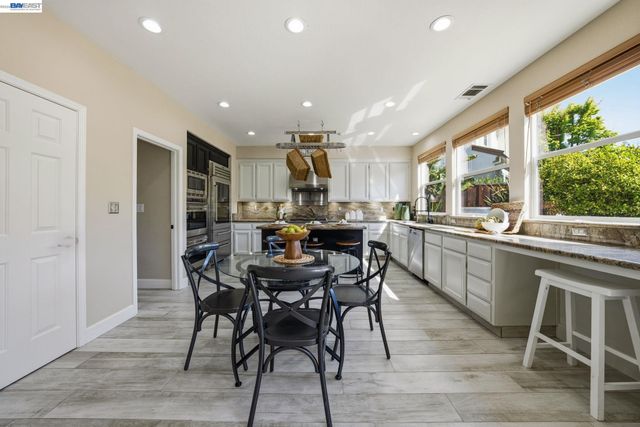 6031 Hedgecrest Cir, San Ramon, CA 94582