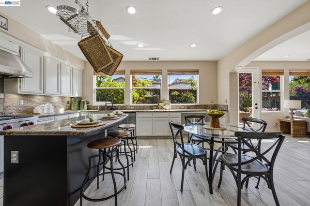 6031 Hedgecrest Cir, San Ramon, CA 94582