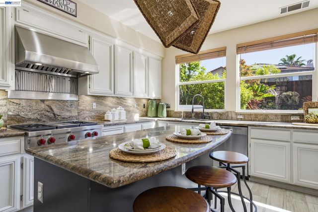 6031 Hedgecrest Cir, San Ramon, CA 94582