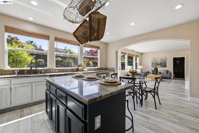 6031 Hedgecrest Cir, San Ramon, CA 94582