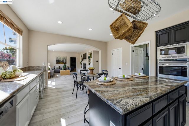 6031 Hedgecrest Cir, San Ramon, CA 94582