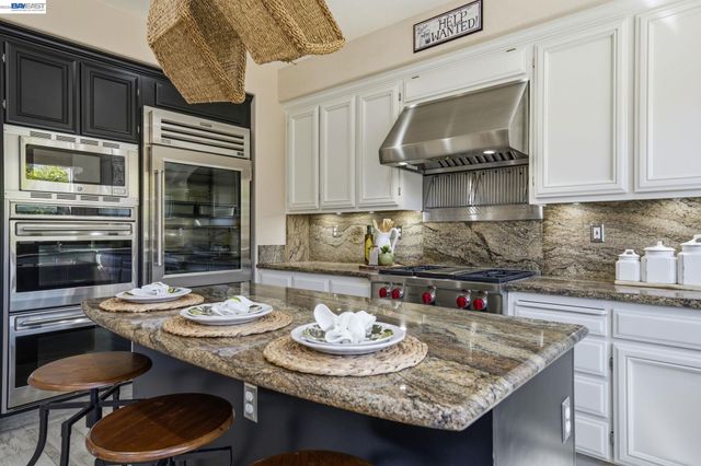 6031 Hedgecrest Cir, San Ramon, CA 94582