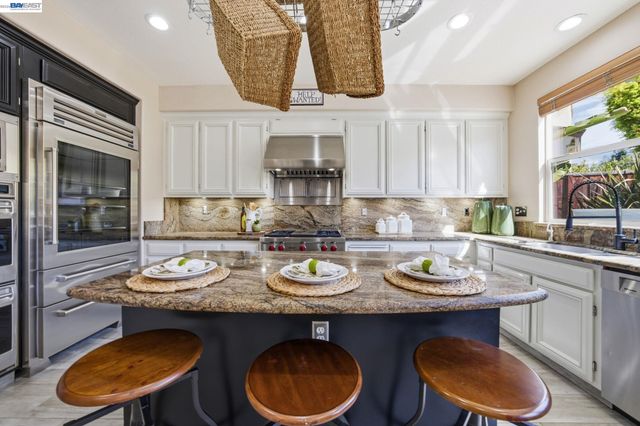 6031 Hedgecrest Cir, San Ramon, CA 94582