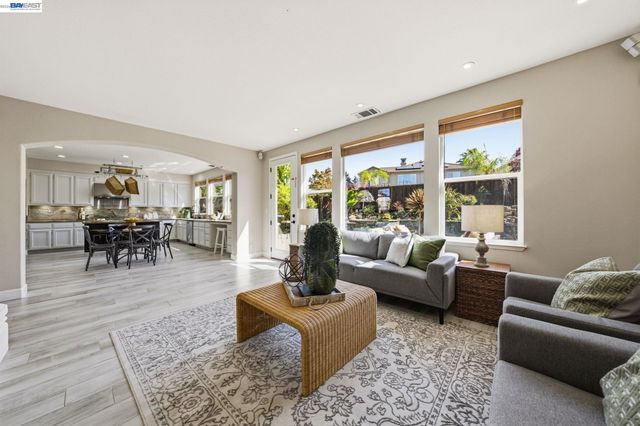 6031 Hedgecrest Cir, San Ramon, CA 94582