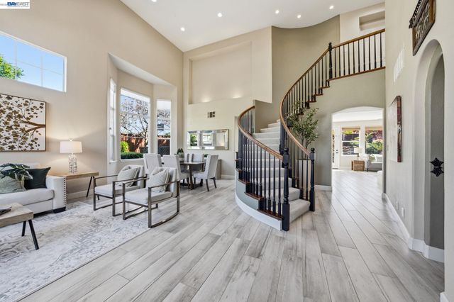 6031 Hedgecrest Cir, San Ramon, CA 94582