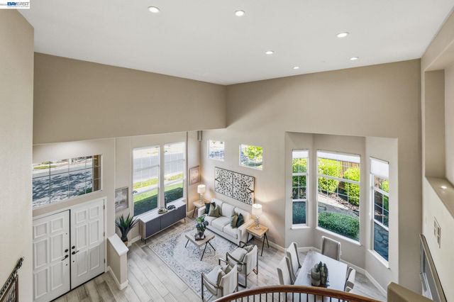 6031 Hedgecrest Cir, San Ramon, CA 94582