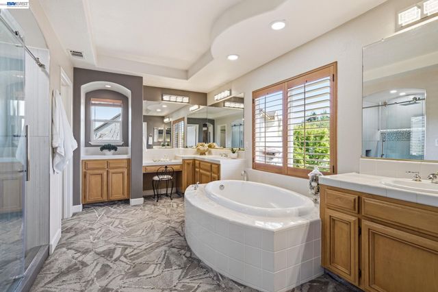 6031 Hedgecrest Cir, San Ramon, CA 94582