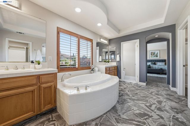 6031 Hedgecrest Cir, San Ramon, CA 94582