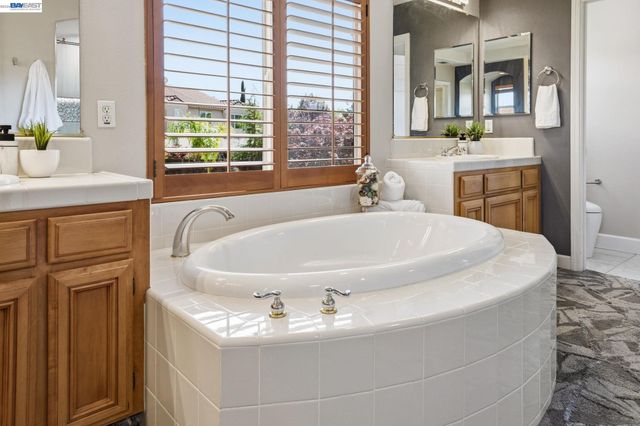 6031 Hedgecrest Cir, San Ramon, CA 94582