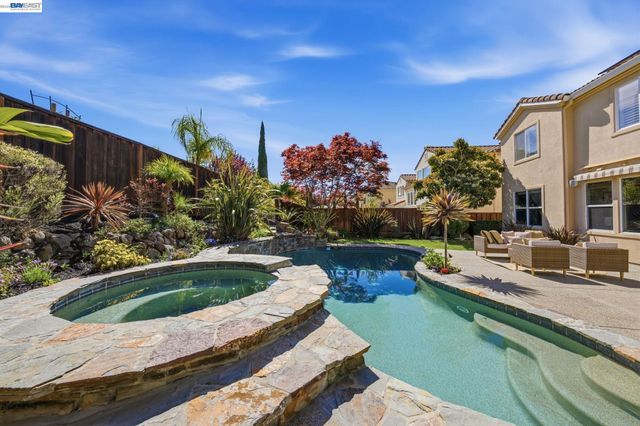 6031 Hedgecrest Cir, San Ramon, CA 94582