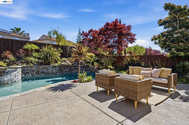 6031 Hedgecrest Cir, San Ramon, CA 94582