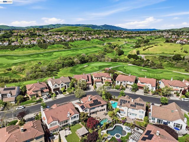 6031 Hedgecrest Cir, San Ramon, CA 94582