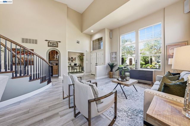 6031 Hedgecrest Cir, San Ramon, CA 94582