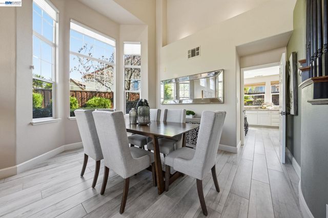 6031 Hedgecrest Cir, San Ramon, CA 94582