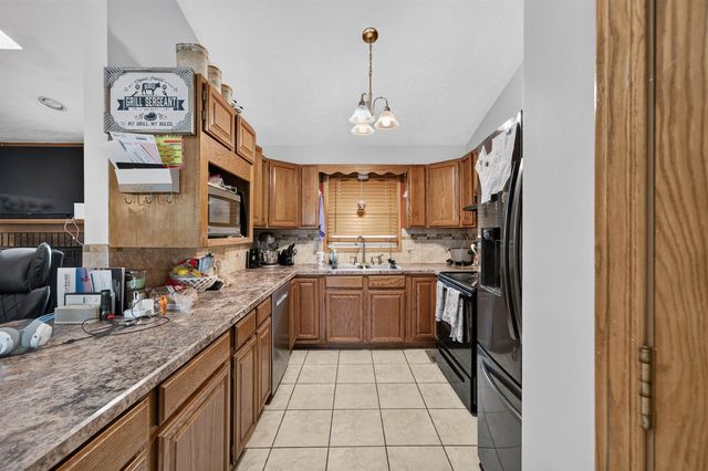 2153 S Lark Ct, Wichita, KS 67209
