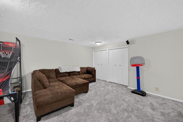 2153 S Lark Ct, Wichita, KS 67209