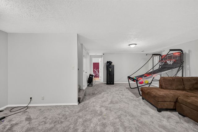 2153 S Lark Ct, Wichita, KS 67209