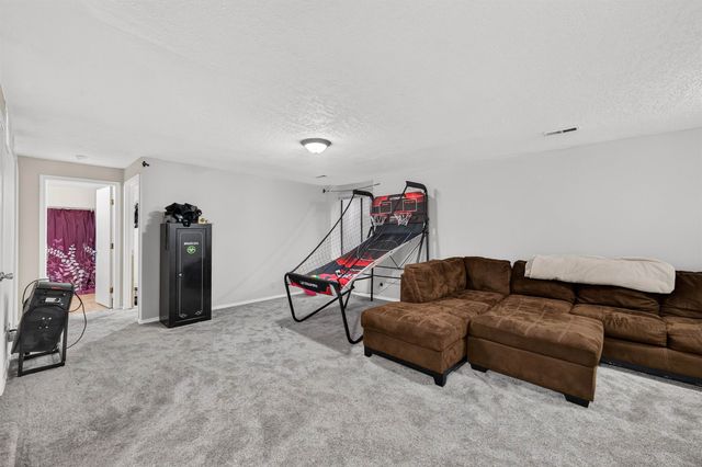 2153 S Lark Ct, Wichita, KS 67209