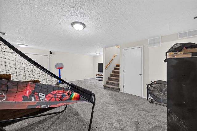 2153 S Lark Ct, Wichita, KS 67209
