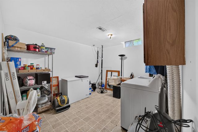 2153 S Lark Ct, Wichita, KS 67209