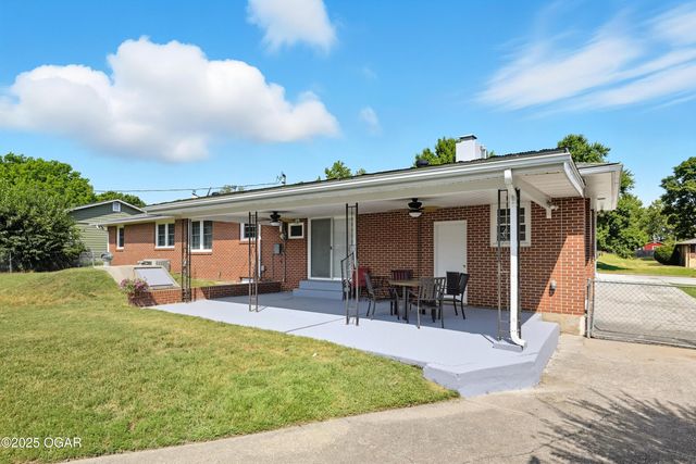 1012 Euclid Boulevard, Carthage, MO 64836