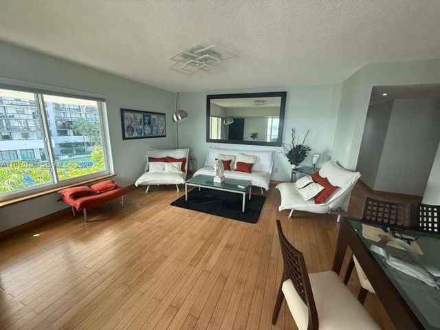 2201 Brickell Ave 98, Miami, FL 33129