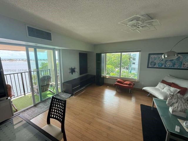 2201 Brickell Ave 98, Miami, FL 33129