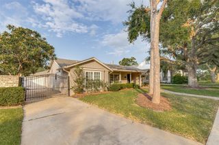 5738 Reamer Street, Houston, TX 77096