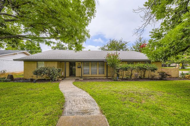 7400 Yolanda Drive, Fort Worth, TX 76112