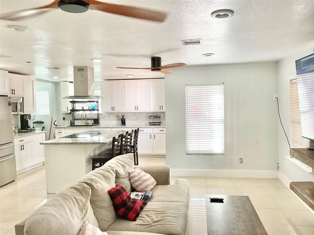 616 Kansas Street, Pasadena, TX 77506