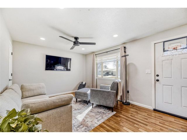 922 S Ironton St, Aurora, CO 80012