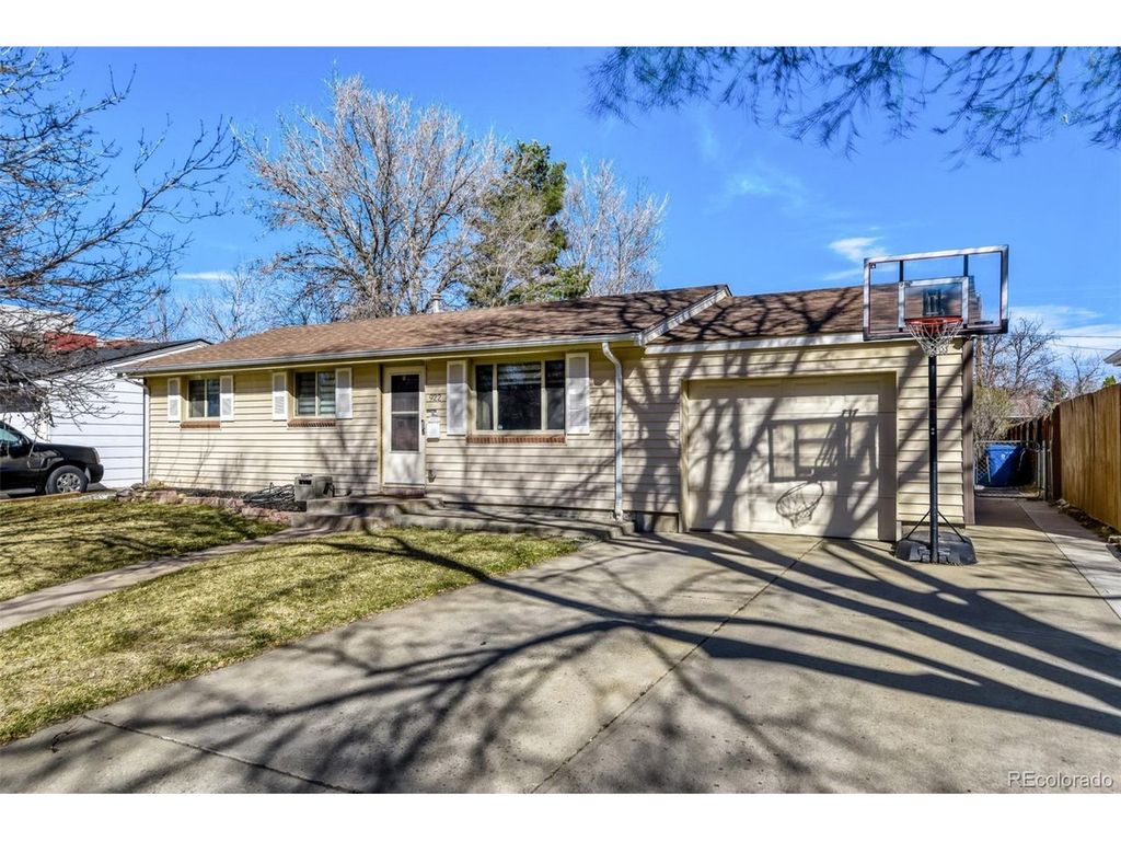 922 S Ironton St, Aurora, CO 80012