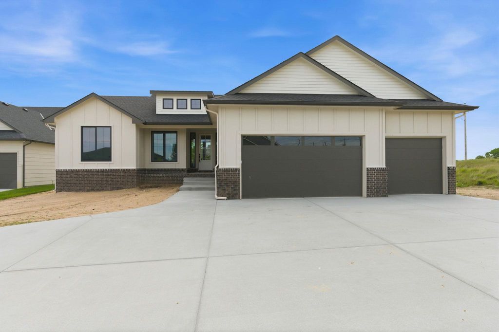 4997 N Emerald, Maize, KS 67101