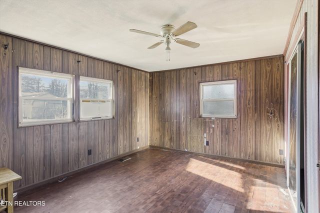 2811 Gobbler Rd, Strawberry Plains, TN 37871