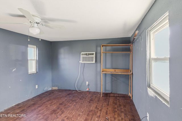 2811 Gobbler Rd, Strawberry Plains, TN 37871