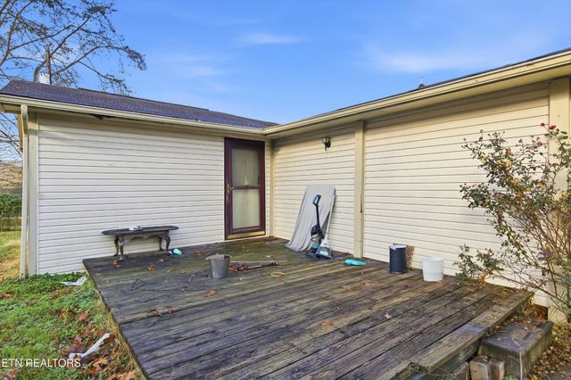 2811 Gobbler Rd, Strawberry Plains, TN 37871