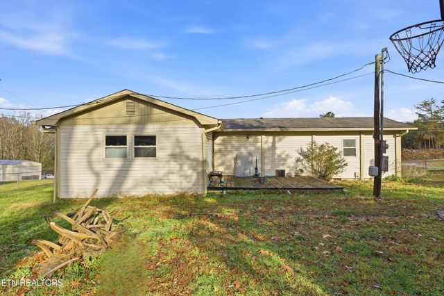2811 Gobbler Rd, Strawberry Plains, TN 37871