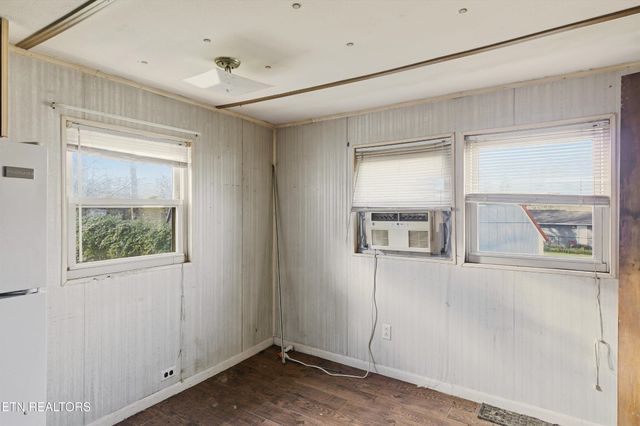 2811 Gobbler Rd, Strawberry Plains, TN 37871