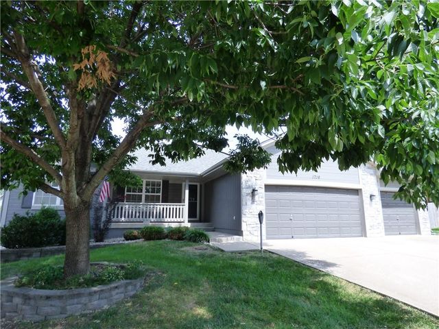1716 Black Bear Court, Raymore, MO 64083