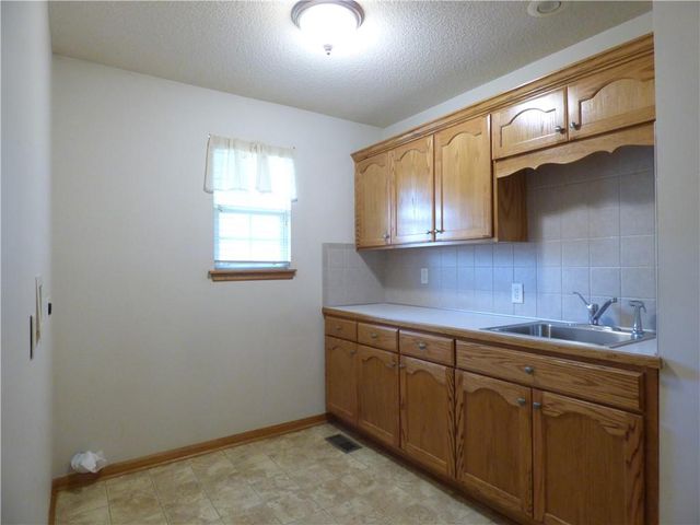 1716 Black Bear Court, Raymore, MO 64083