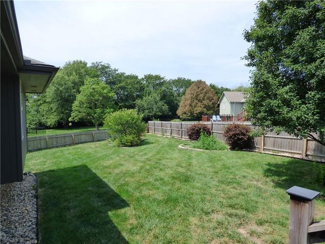 1716 Black Bear Court, Raymore, MO 64083