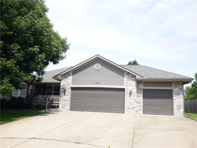 1716 Black Bear Court, Raymore, MO 64083